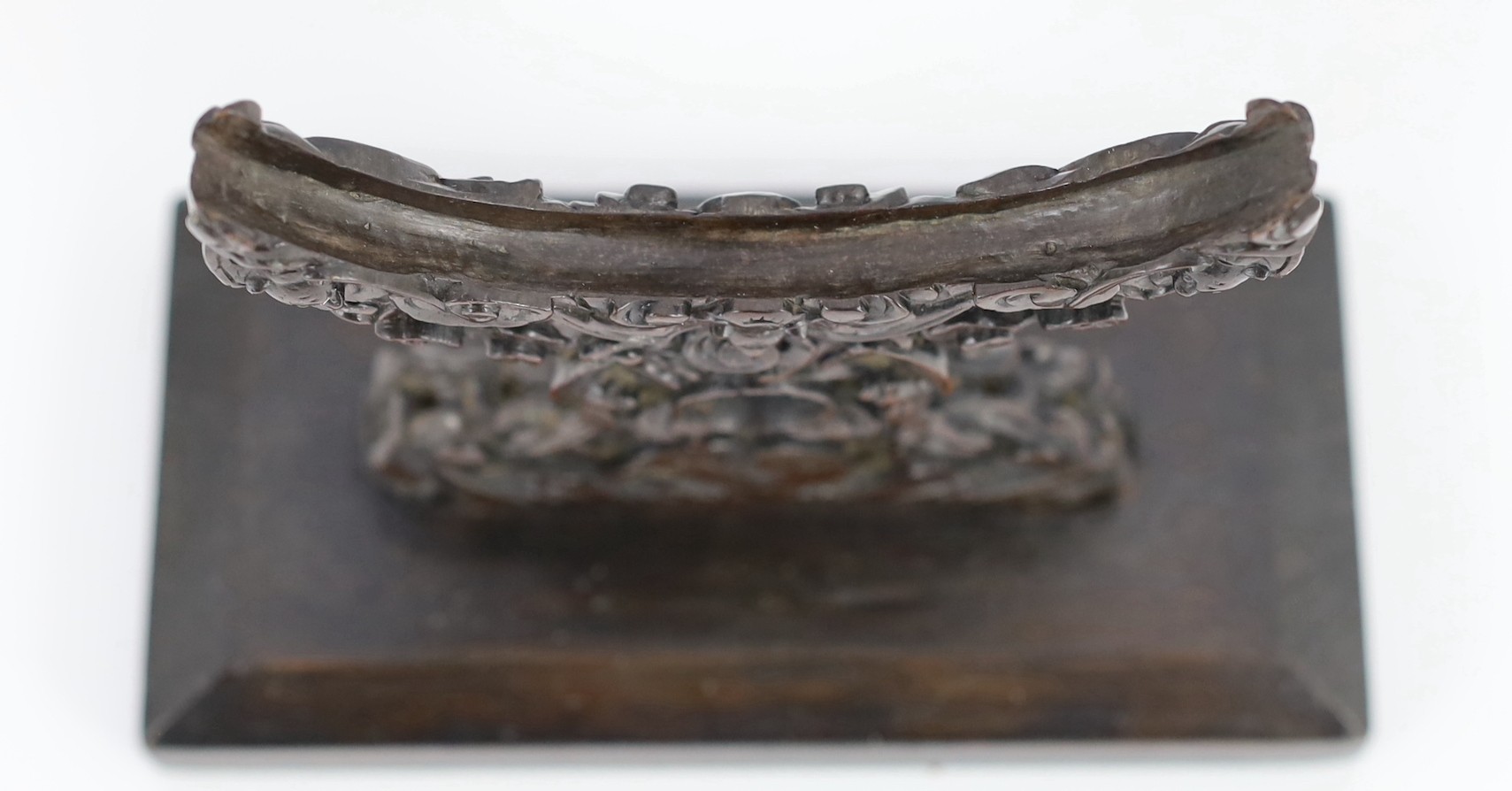 A Chinese zitan stand for a circular plaque, 18th/19th century, 15.5cm high 18cm wide